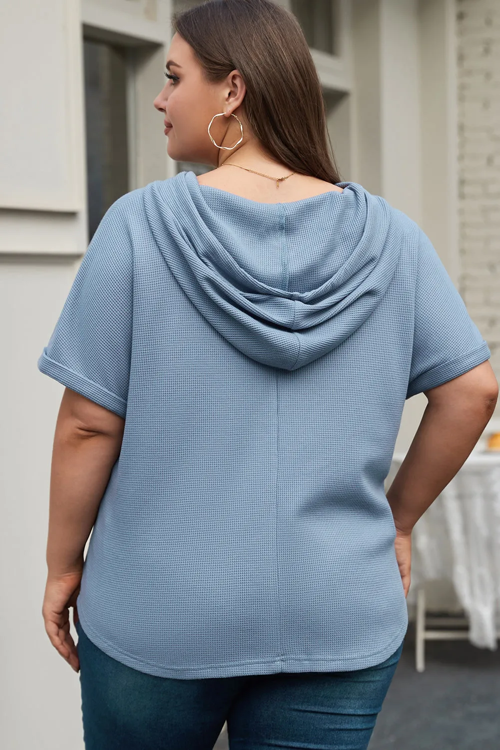 Ashleigh Blue - Sweat à capuche à manches courtes et cordon de serrage en tricot gaufré de grande taille