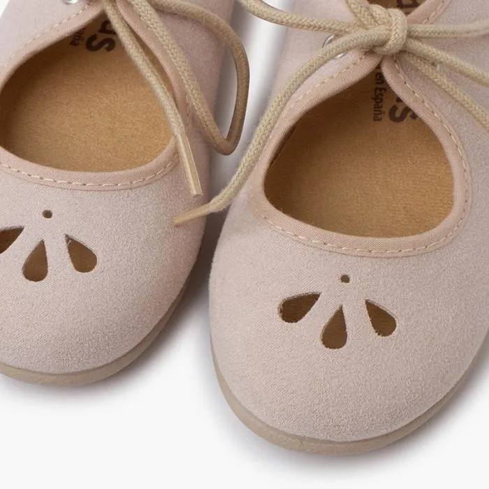 Chaussures babies ruban fin motif découpé