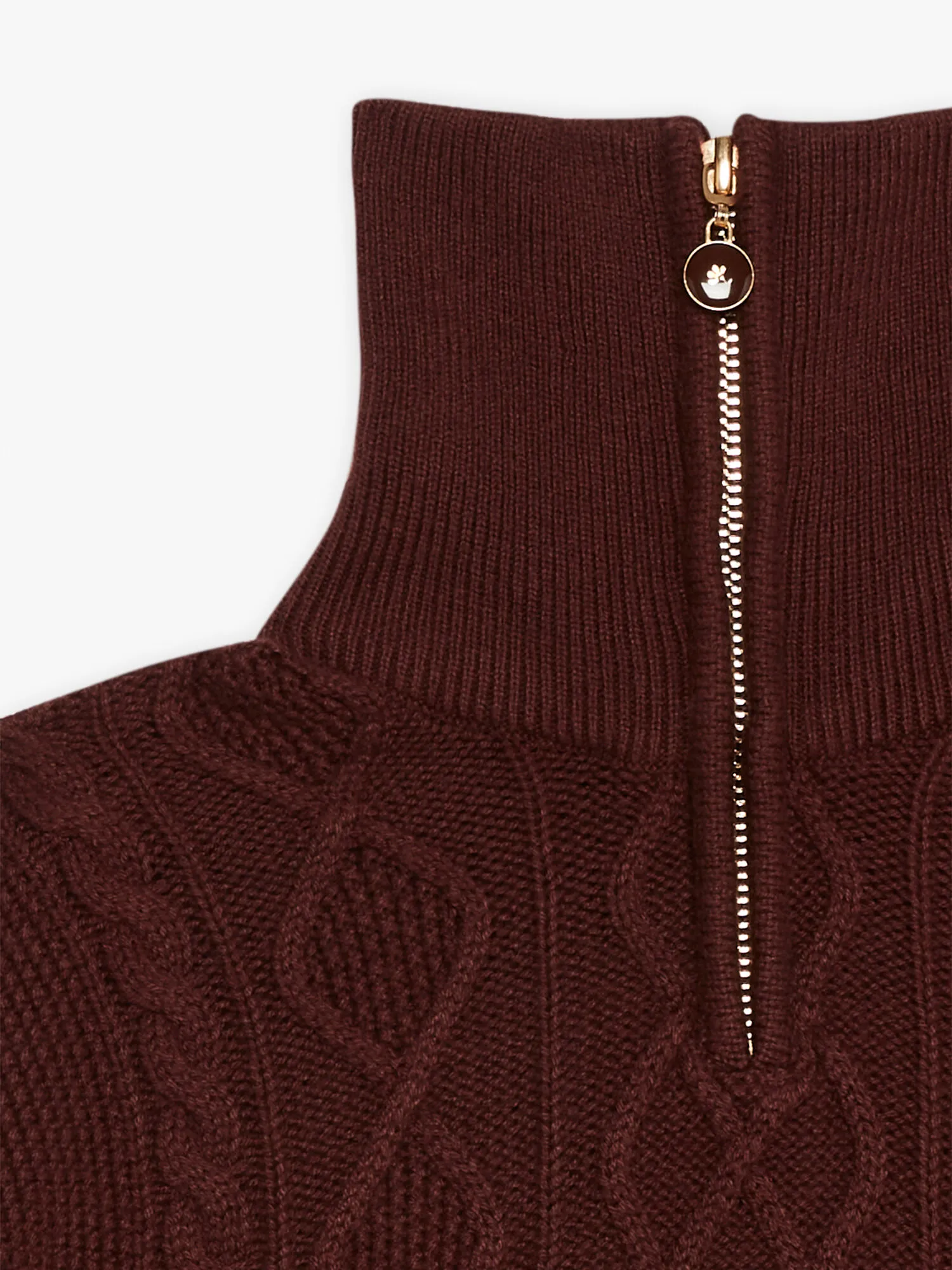 Poncho chocolat en maille torsadée